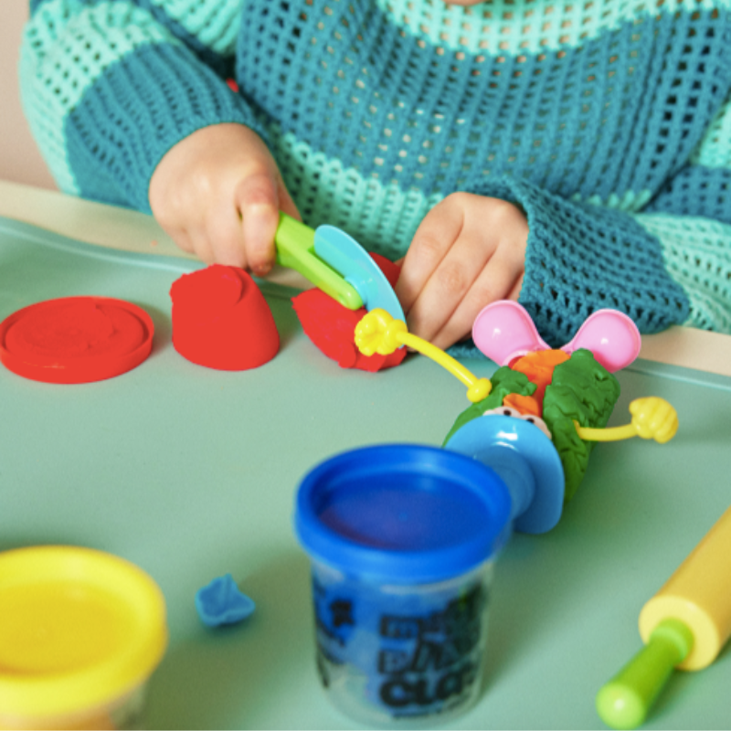 Pack Plasticinas + Balde accesorios + Bandeja